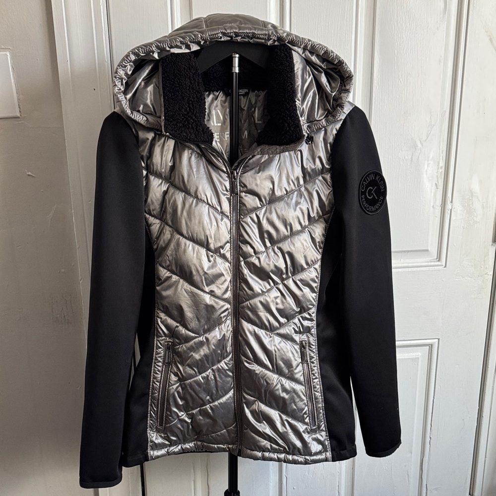 Calvin Klein Performance Women's Metallic Silver and Black Puffer Jacket M